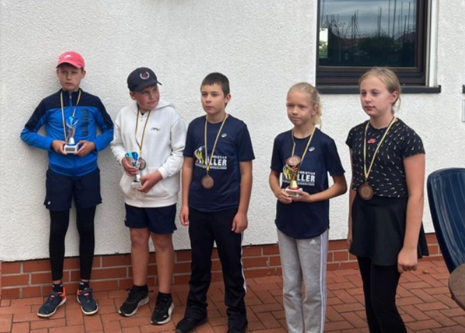 SV Zörbig - Sieger der Kreismeisterschaften für den Tennisverein - Erik Schneider, Luca Germo, Leron Rullert, Nele Theuerkauf und ElisabethGalert