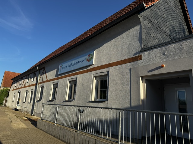 SV Zörbig - Blick auf die Turnhalle in Löberitz