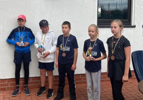SV Zörbig - Sieger der Kreismeisterschaften für den Tennisverein - Erik Schneider, Luca Germo, Leron Rullert, Nele Theuerkauf und ElisabethGalert